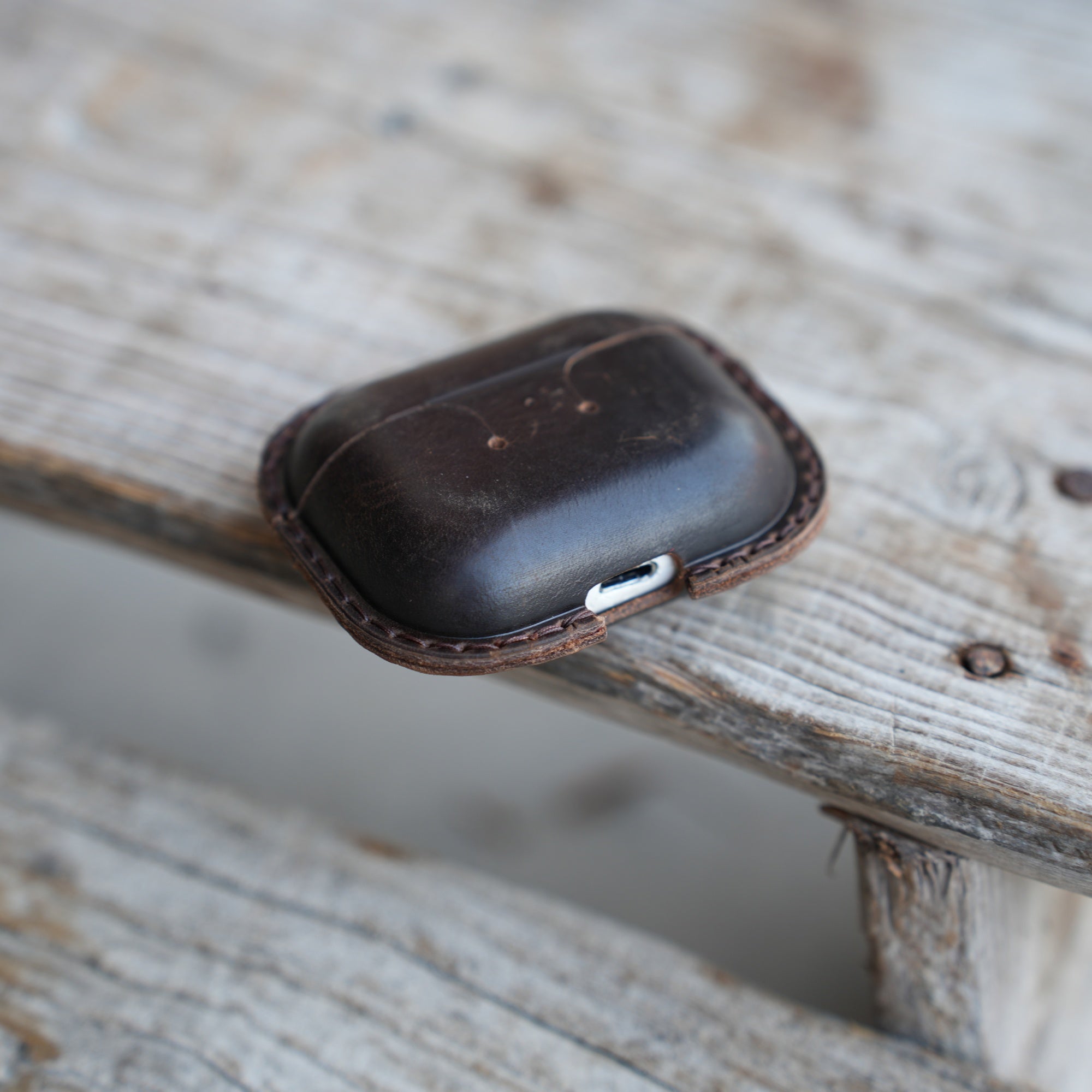 Genuine Vintage  Leather Distressed Leather for Apple Airpods Pro 3 3rd Gen (2025) Wireless Charging Earbud   Cover Case MagSafe Compatible