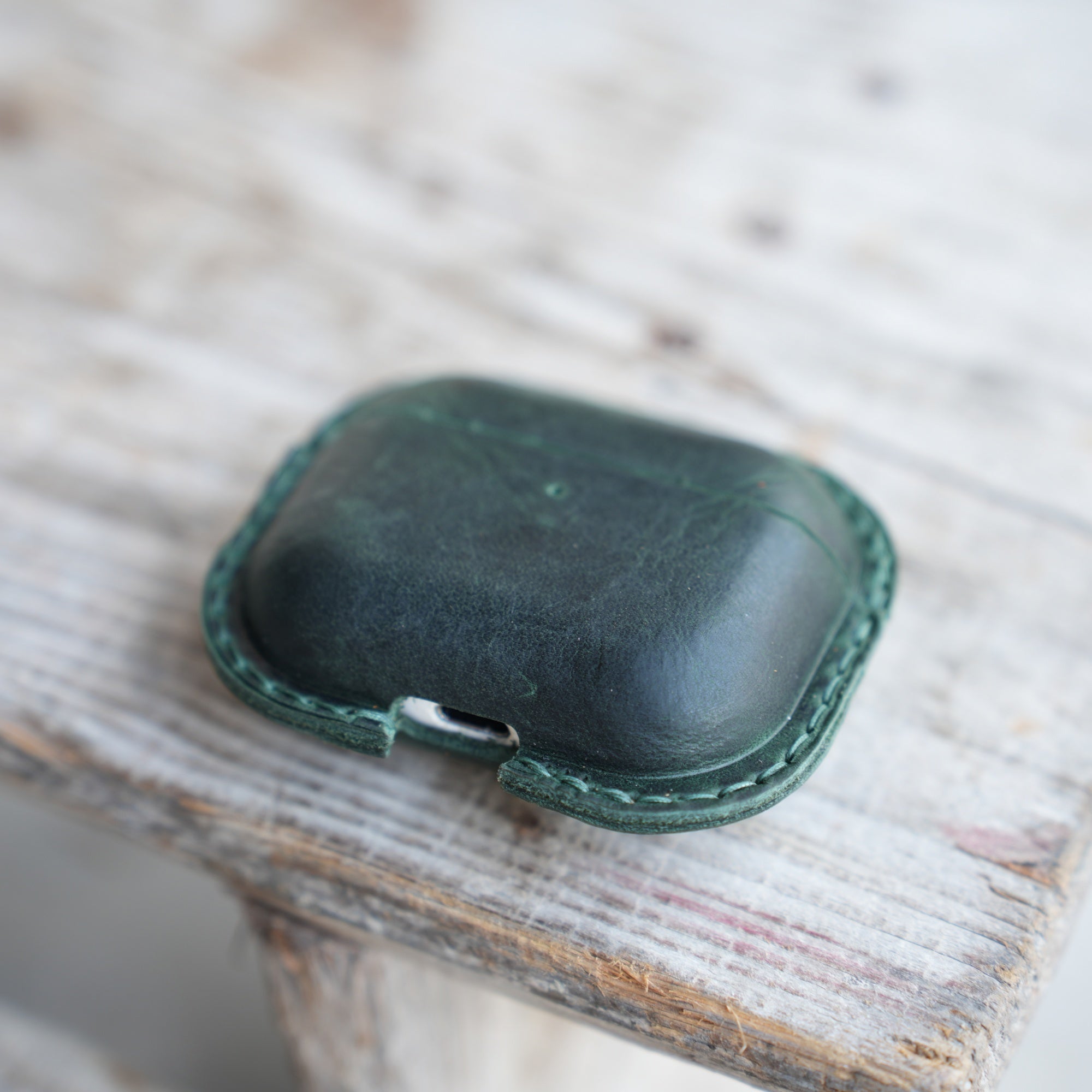 Genuine Vintage  Leather Distressed Leather for Apple Airpods Pro 3 3rd Gen (2025) Wireless Charging Earbud   Cover Case MagSafe Compatible