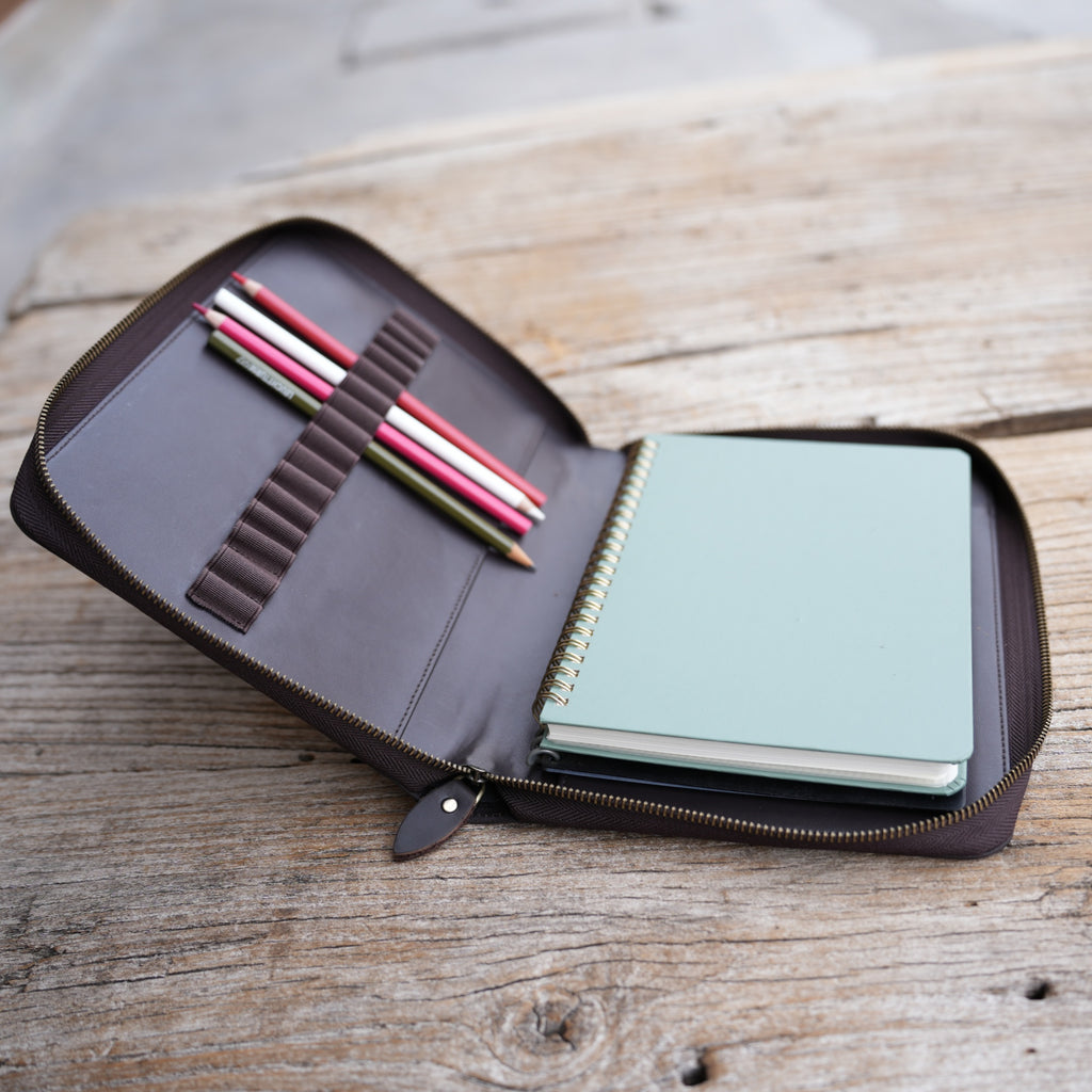 JJNUSA Leather Sketchbook Zipper Cover Artist Sketch Pad Cover for 5.5" x 8.5" / Top Spiral Mini Sketchbook, Drawing Book and Pencil Holder Case, Travel Journal Notebook Portfolio A5