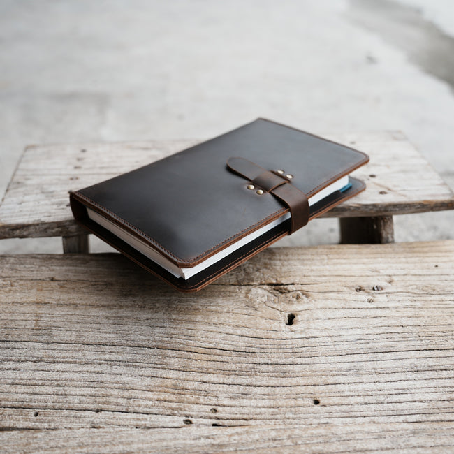 Leather Sketchbook Cover, Leather Artist Sketch Pad Cover for top Spiral Sketch Pad 5.5 x8.5 ,Refillable leather sketchbook Gift for Painter Hover Image