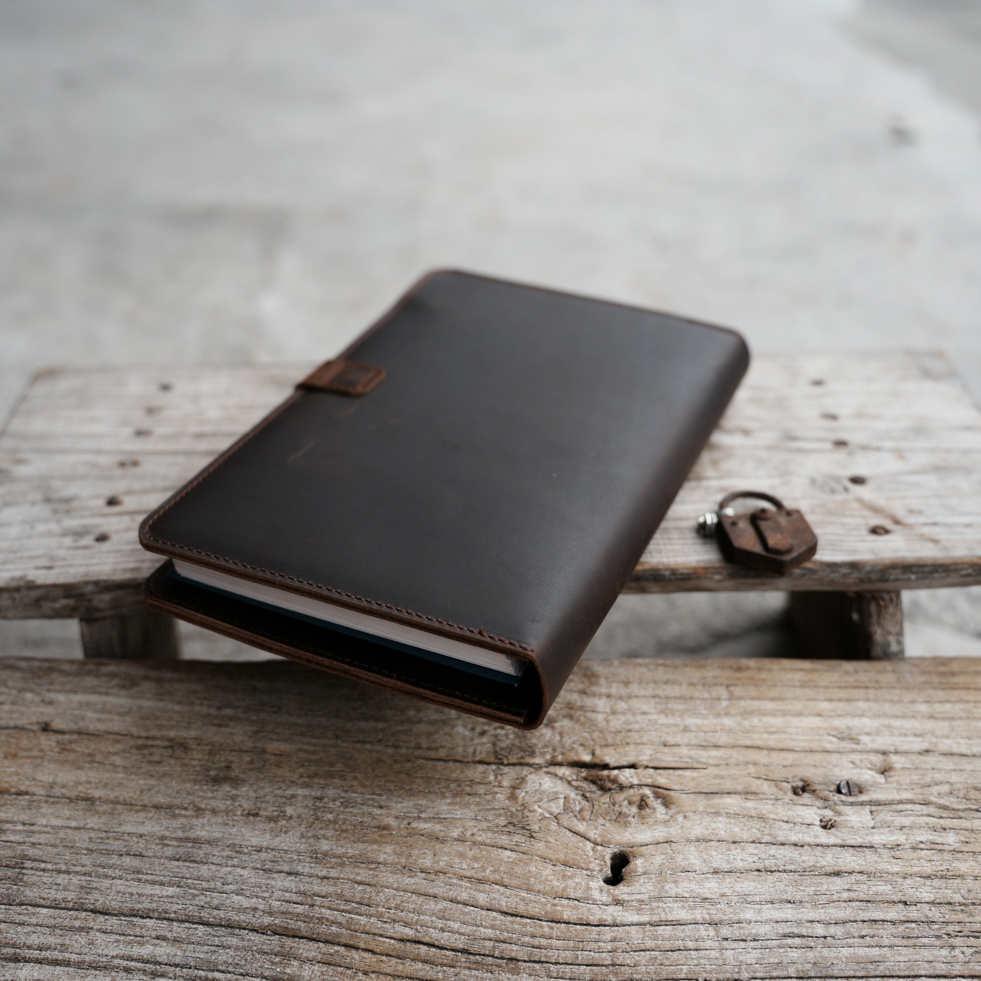 Leather Sketchbook Cover, Leather Artist Sketch Pad Cover for top Spiral Sketch Pad 5.5 x8.5 ,Refillable leather sketchbook Gift for Painter