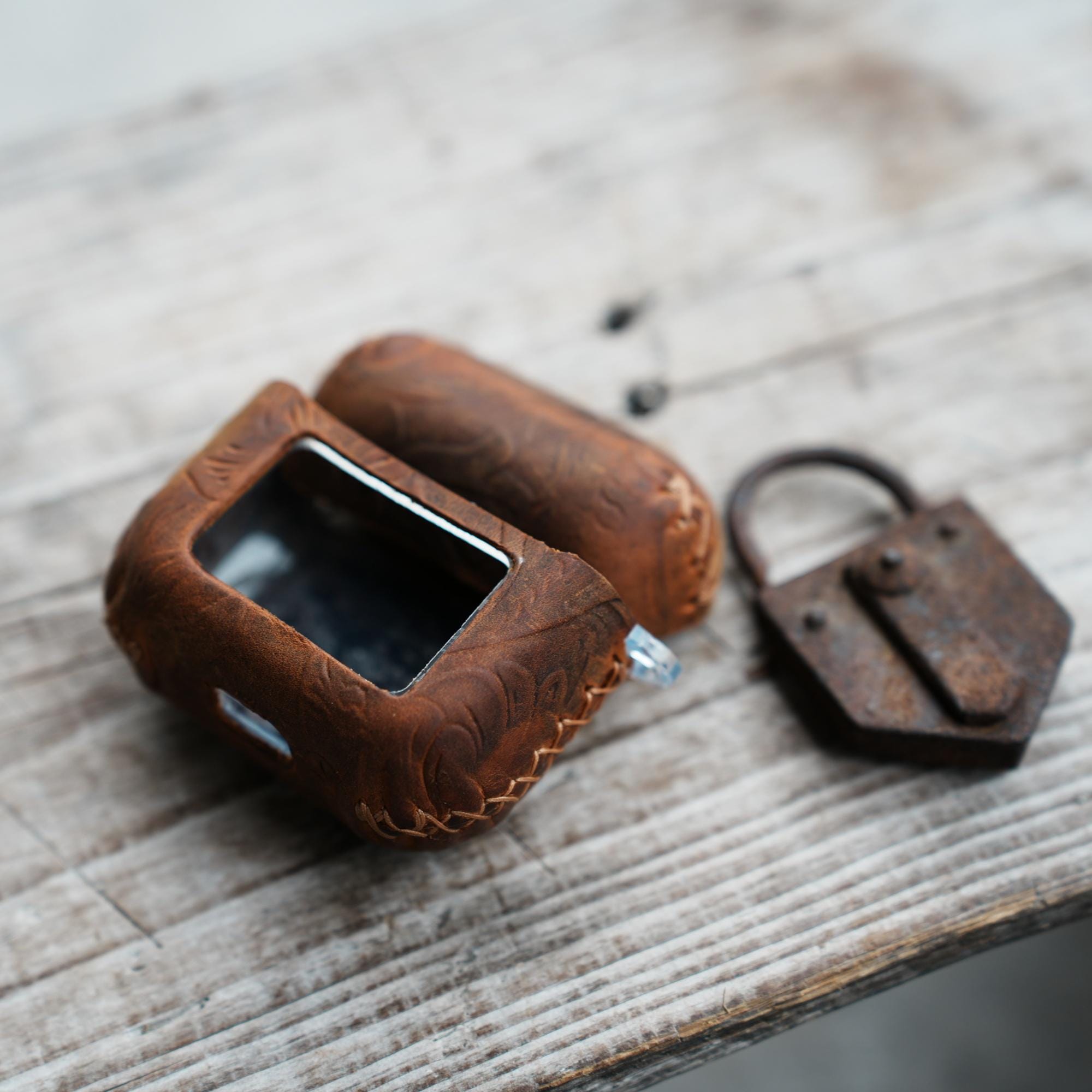 Genuine Leather Distressed Leather for  JBL TOUR PRO 3 2 earbuds Earbuds  Leather Case  Bose  ,  Bluetooth wireless headphone case