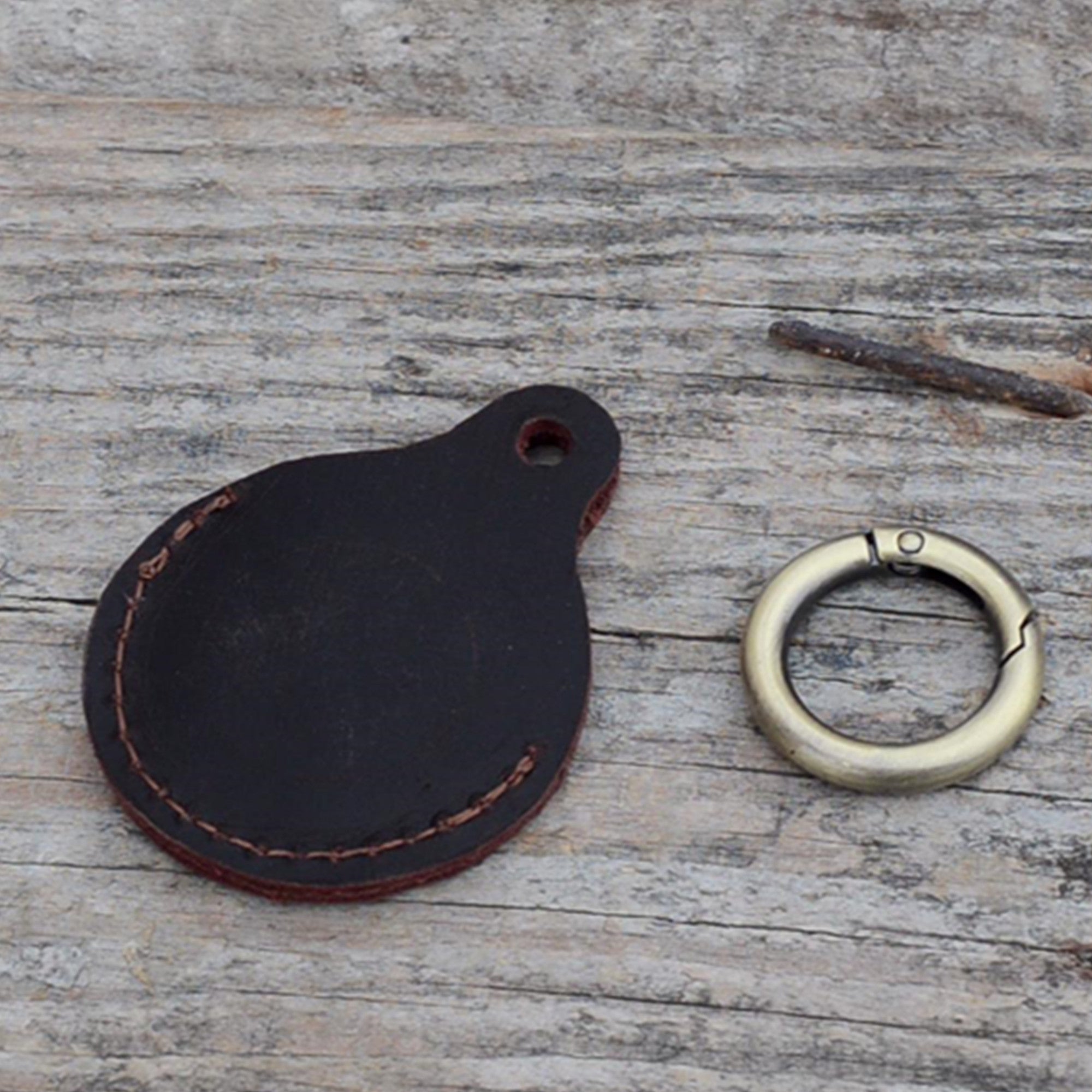 JJNUSA Vintage Genuine Leather Case Compatible with AirTags with Keychain