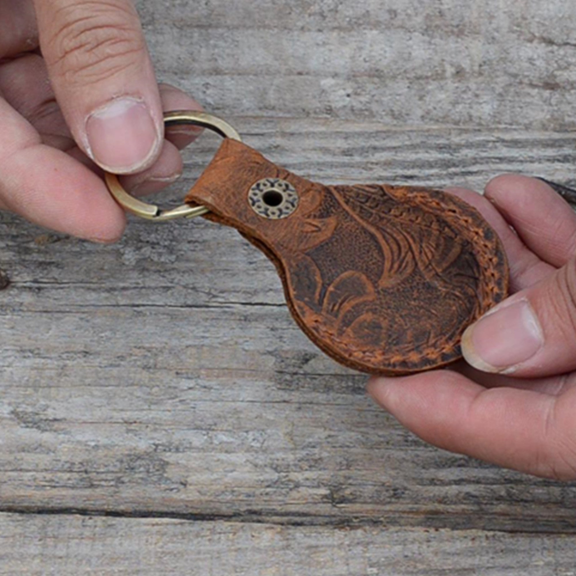 JJNUSA Vintage Genuine Leather Case Compatible with AirTags with Keychain